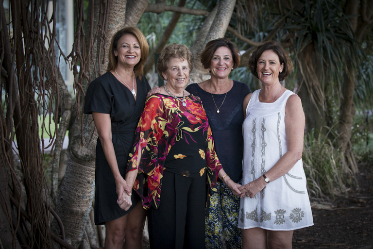 noosa beach family photographer, noosa hinterland family photographer, family portraits noosa phill jackson, large family groups on beach photographer phill jackson,Noos main beach family portraits, sunshine beach family portraits, noosa river family portraits,
