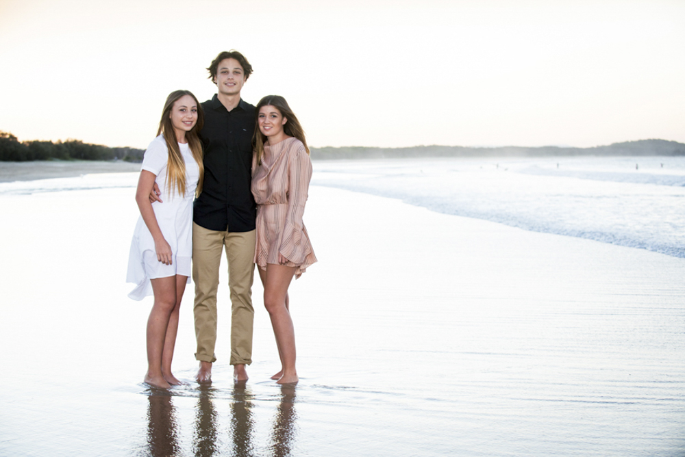 noosa beach family photographer, noosa hinterland family photographer, family portraits noosa phill jackson, large family groups on beach photographer phill jackson,Noos main beach family portraits, sunshine beach family portraits, noosa river family portraits,