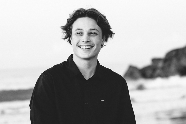 noosa beach family photographer, noosa hinterland family photographer, family portraits noosa phill jackson, large family groups on beach photographer phill jackson,Noos main beach family portraits, sunshine beach family portraits, noosa river family portraits,