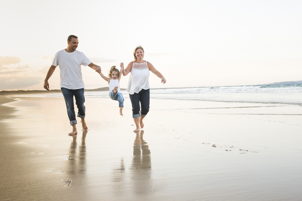 noosa beach family photographer, noosa hinterland family photographer, family portraits noosa phill jackson, large family groups on beach photographer phill jackson,Noos main beach family portraits, sunshine beach family portraits, noosa river family portraits,