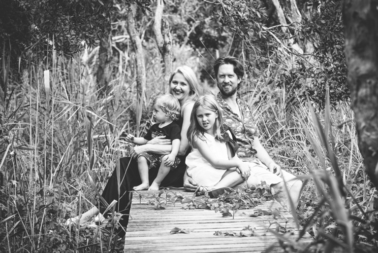 noosa beach family photographer, noosa hinterland family photographer, family portraits noosa phill jackson, large family groups on beach photographer phill jackson,Noos main beach family portraits, sunshine beach family portraits, noosa river family portraits,