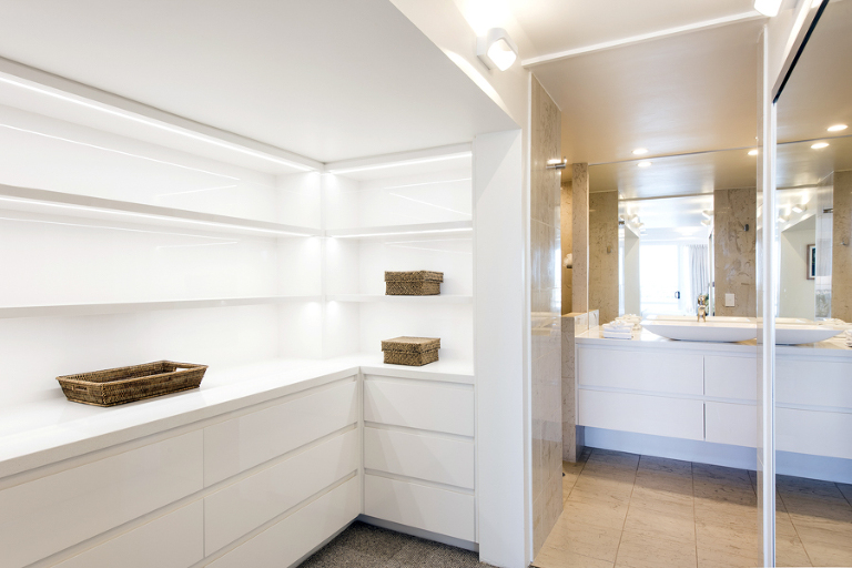 airbnb photography for Noosa penthouse apartment, stays style photography for executive penthouse apartment, Interior design photographer phill jackson Noosa