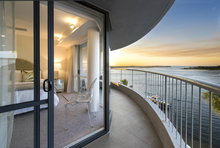 airbnb photography for Noosa penthouse apartment, stays style photography for executive penthouse apartment, Interior design photographer phill jackson Noosa