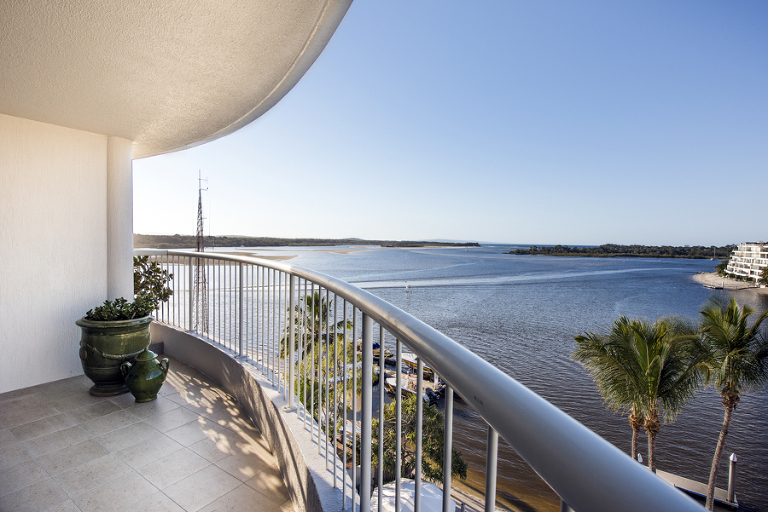 airbnb photography for Noosa penthouse apartment, stays style photography for executive penthouse apartment, Interior design photographer phill jackson Noosa