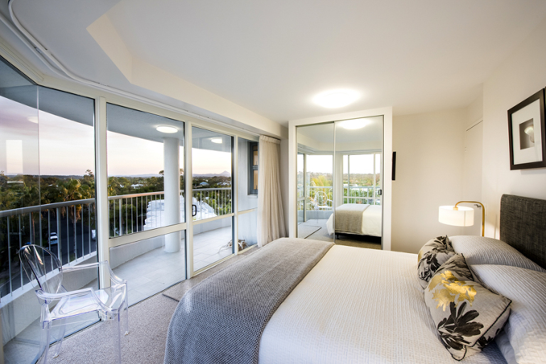 airbnb photography for Noosa penthouse apartment, stays style photography for executive penthouse apartment, Interior design photographer phill jackson Noosa