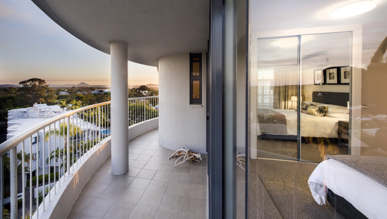 airbnb photography for Noosa penthouse apartment, stays style photography for executive penthouse apartment, Interior design photographer phill jackson Noosa