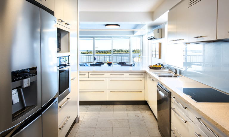 airbnb photography for Noosa penthouse apartment, stays style photography for executive penthouse apartment, Interior design photographer phill jackson Noosa