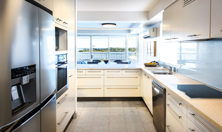 airbnb photography for Noosa penthouse apartment, stays style photography for executive penthouse apartment, Interior design photographer phill jackson Noosa