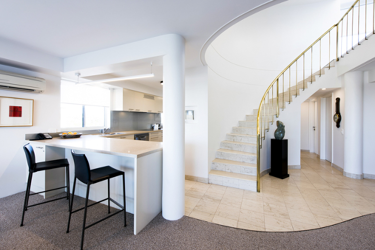 airbnb photography for Noosa penthouse apartment, stays style photography for executive penthouse apartment, Interior design photographer phill jackson Noosa
