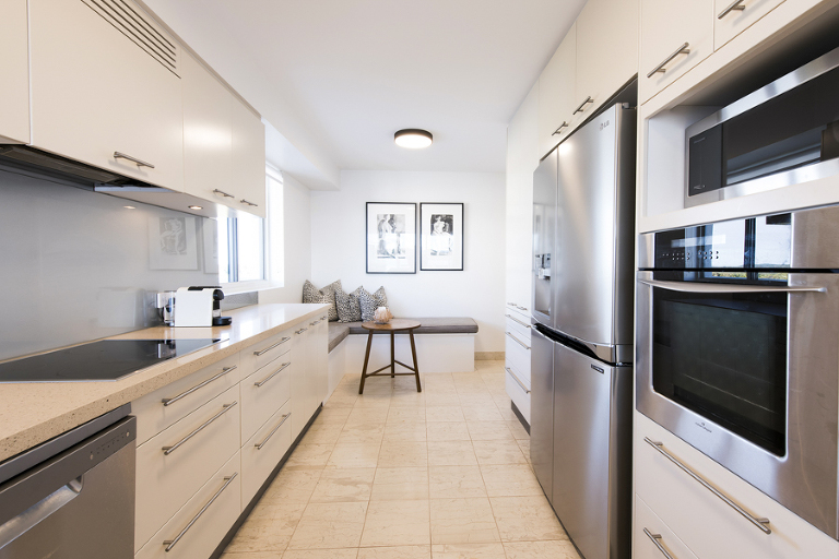 airbnb photography for Noosa penthouse apartment, stays style photography for executive penthouse apartment, Interior design photographer phill jackson Noosa