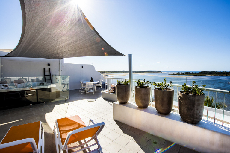 airbnb photography for Noosa penthouse apartment, stays style photography for executive penthouse apartment, Interior design photographer phill jackson Noosa