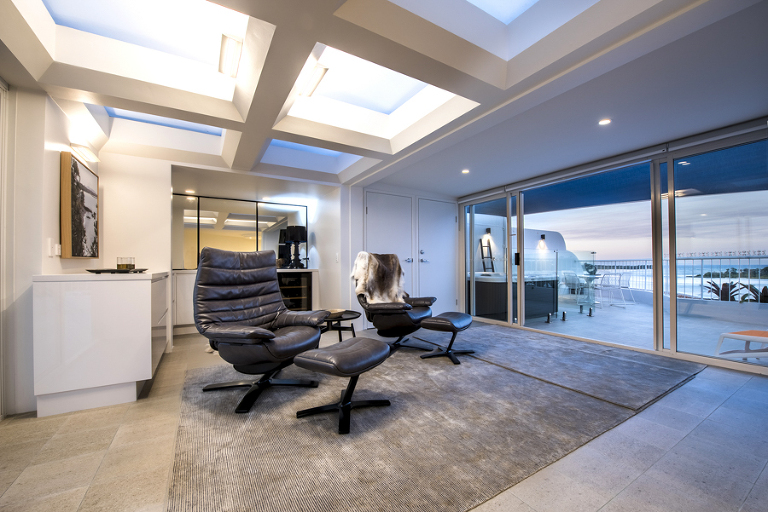 airbnb photography for Noosa penthouse apartment, stays style photography for executive penthouse apartment, Interior design photographer phill jackson Noosa
