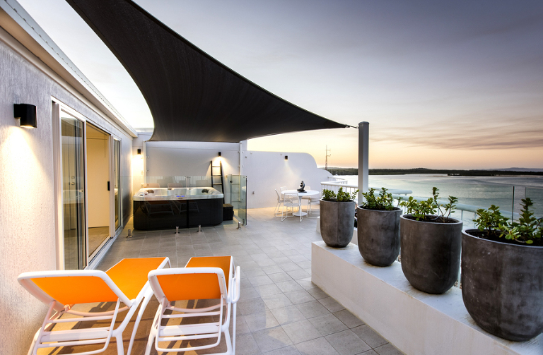 airbnb photography for Noosa penthouse apartment, stays style photography for executive penthouse apartment, Interior design photographer phill jackson Noosa