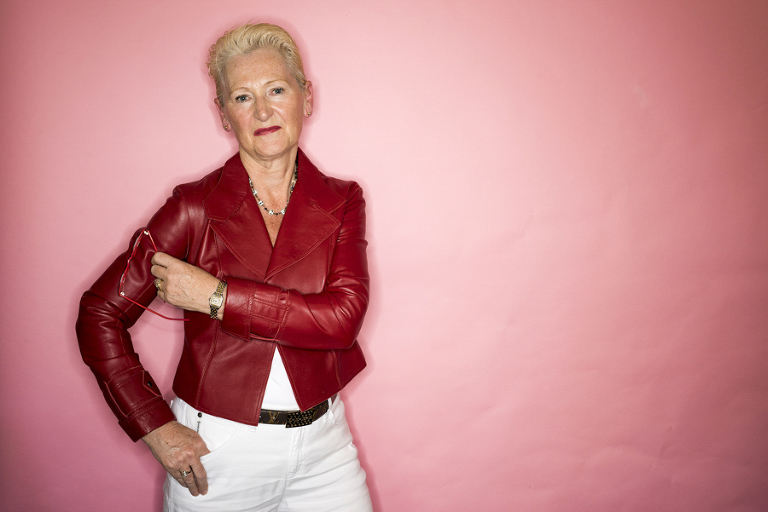 portraits ladies over 55, award winning portraits, Portraits of mature women, Studio and location portraits of women over 55 years,